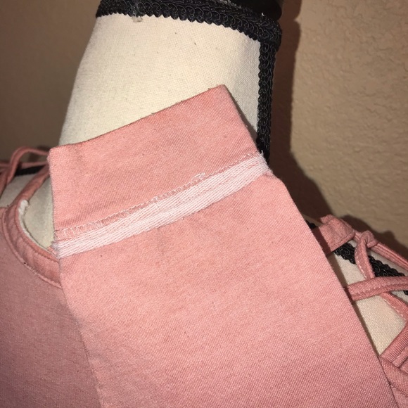 Annabelle Dusty Rose Embroidered Shoulder Cutout Blouse oversized Size Small - Picture 10 of 16